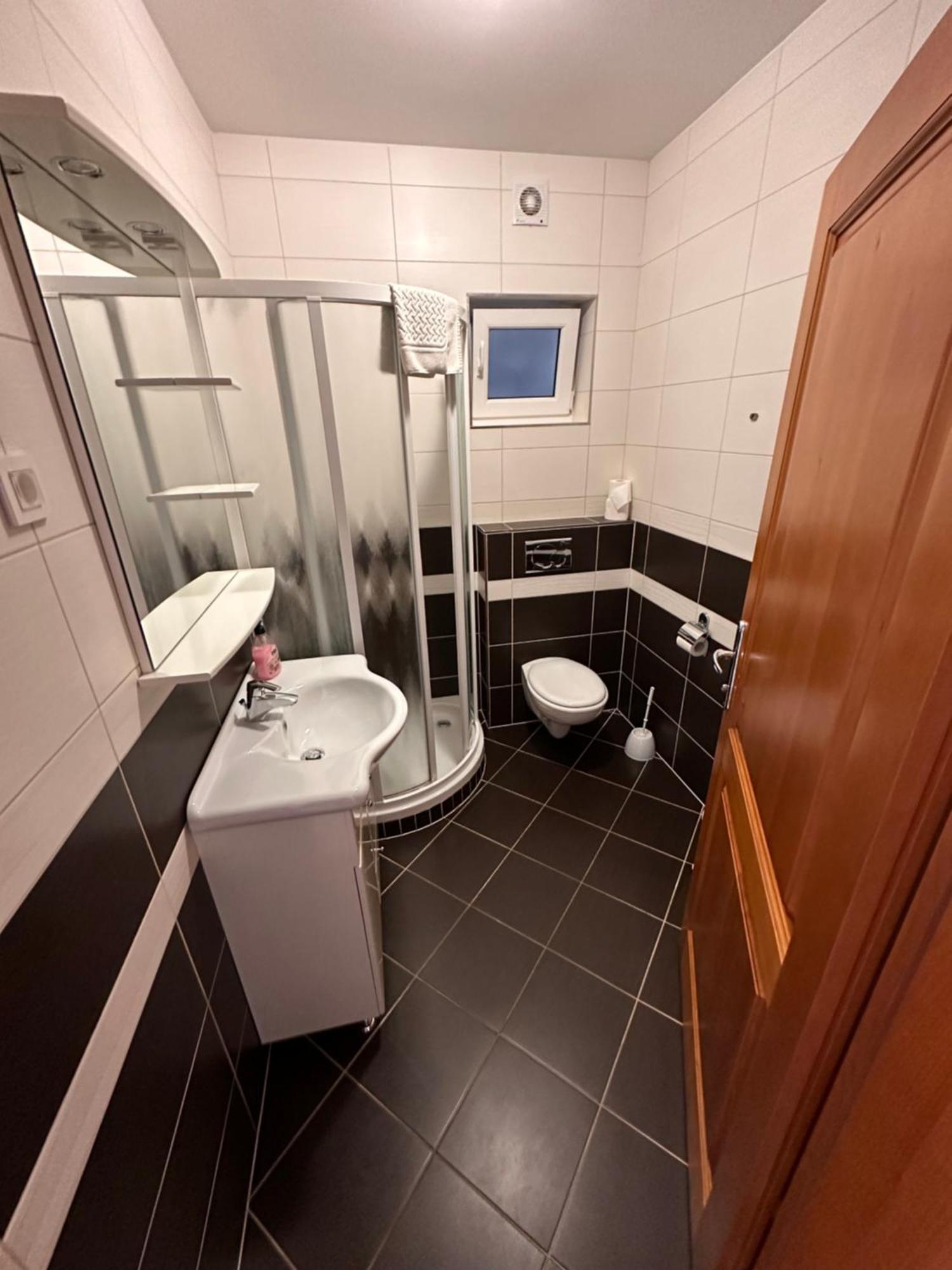 Apartments Suster Stari Trg ob Kolpi Ngoại thất bức ảnh