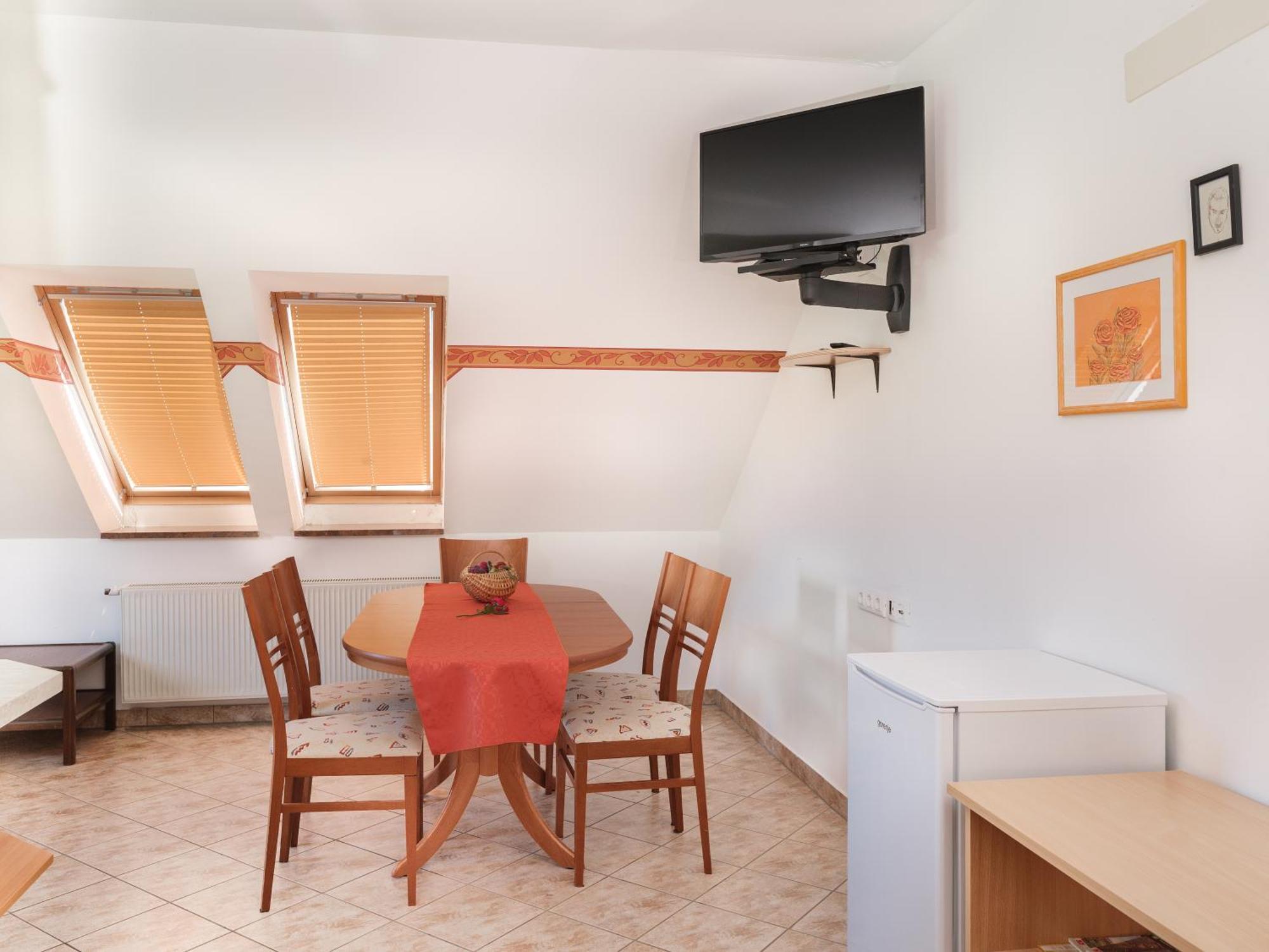 Apartments Suster Stari Trg ob Kolpi Ngoại thất bức ảnh